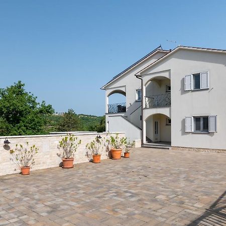 לאבין Villa Vires מראה חיצוני תמונה