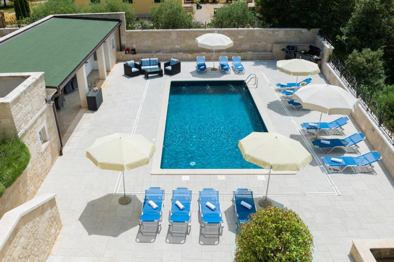 לאבין Villa Vires מראה חיצוני תמונה