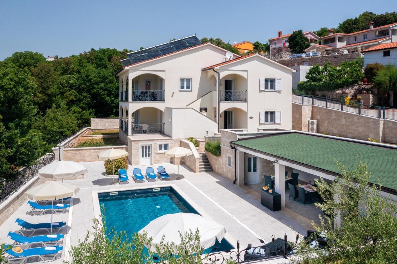 לאבין Villa Vires מראה חיצוני תמונה