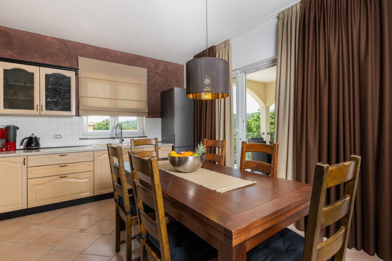 לאבין Villa Vires מראה חיצוני תמונה