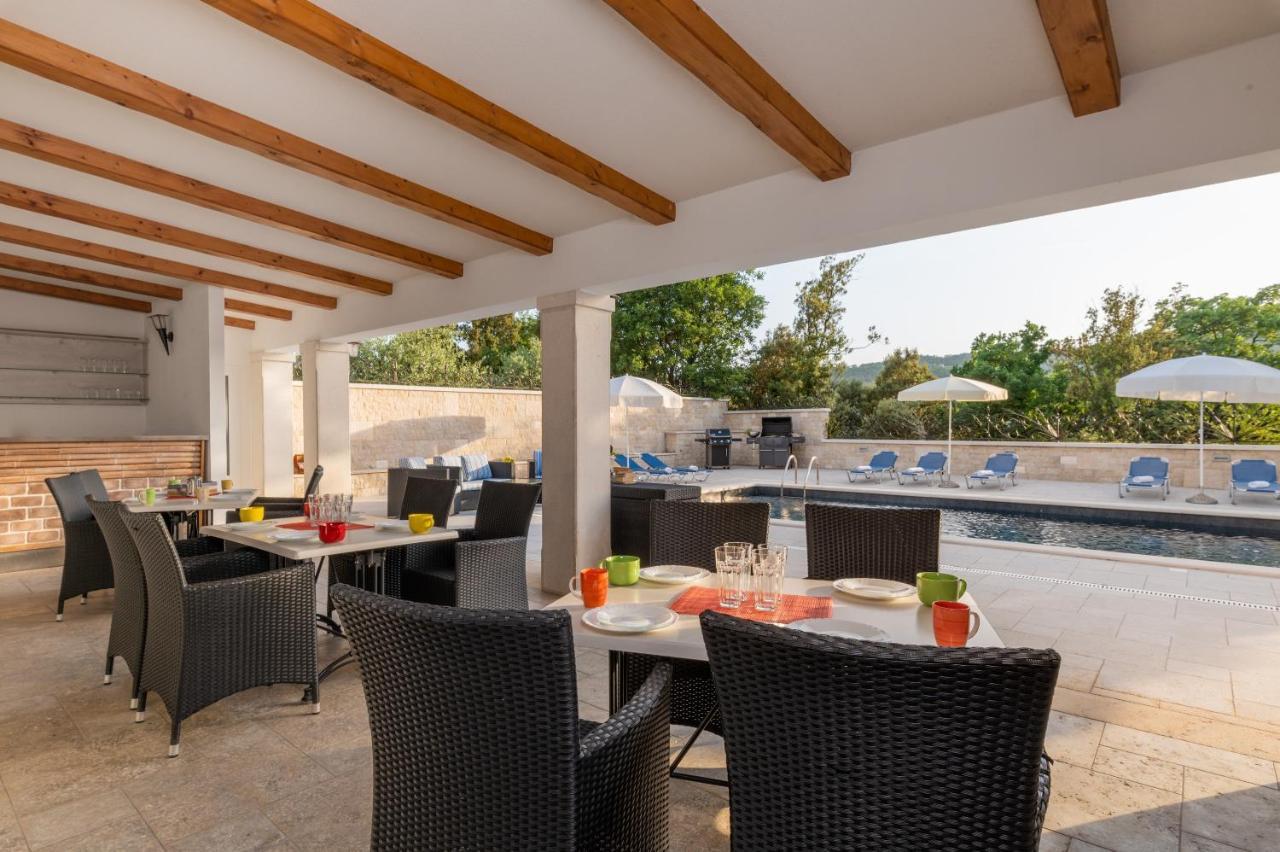לאבין Villa Vires מראה חיצוני תמונה