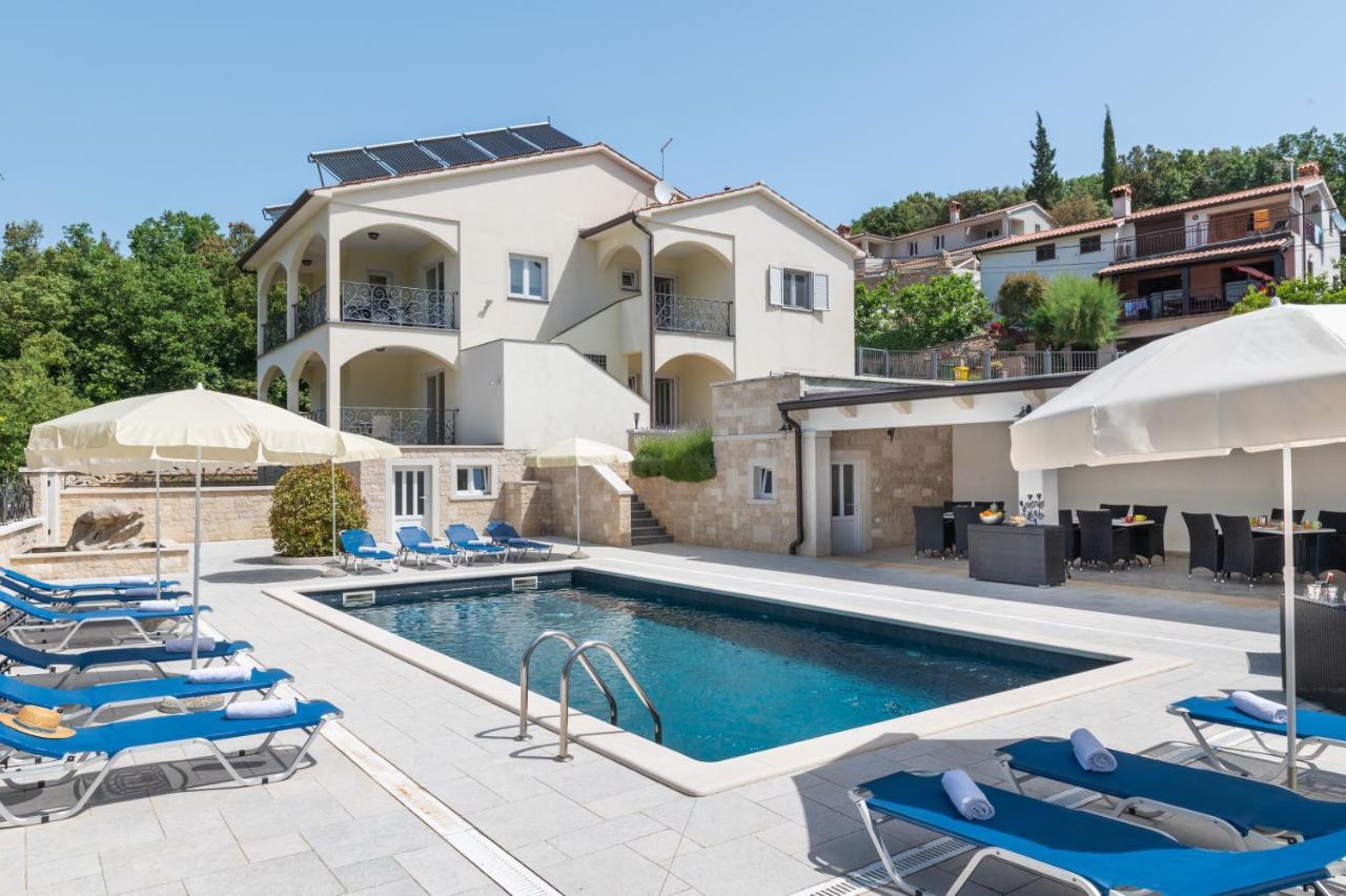 לאבין Villa Vires מראה חיצוני תמונה