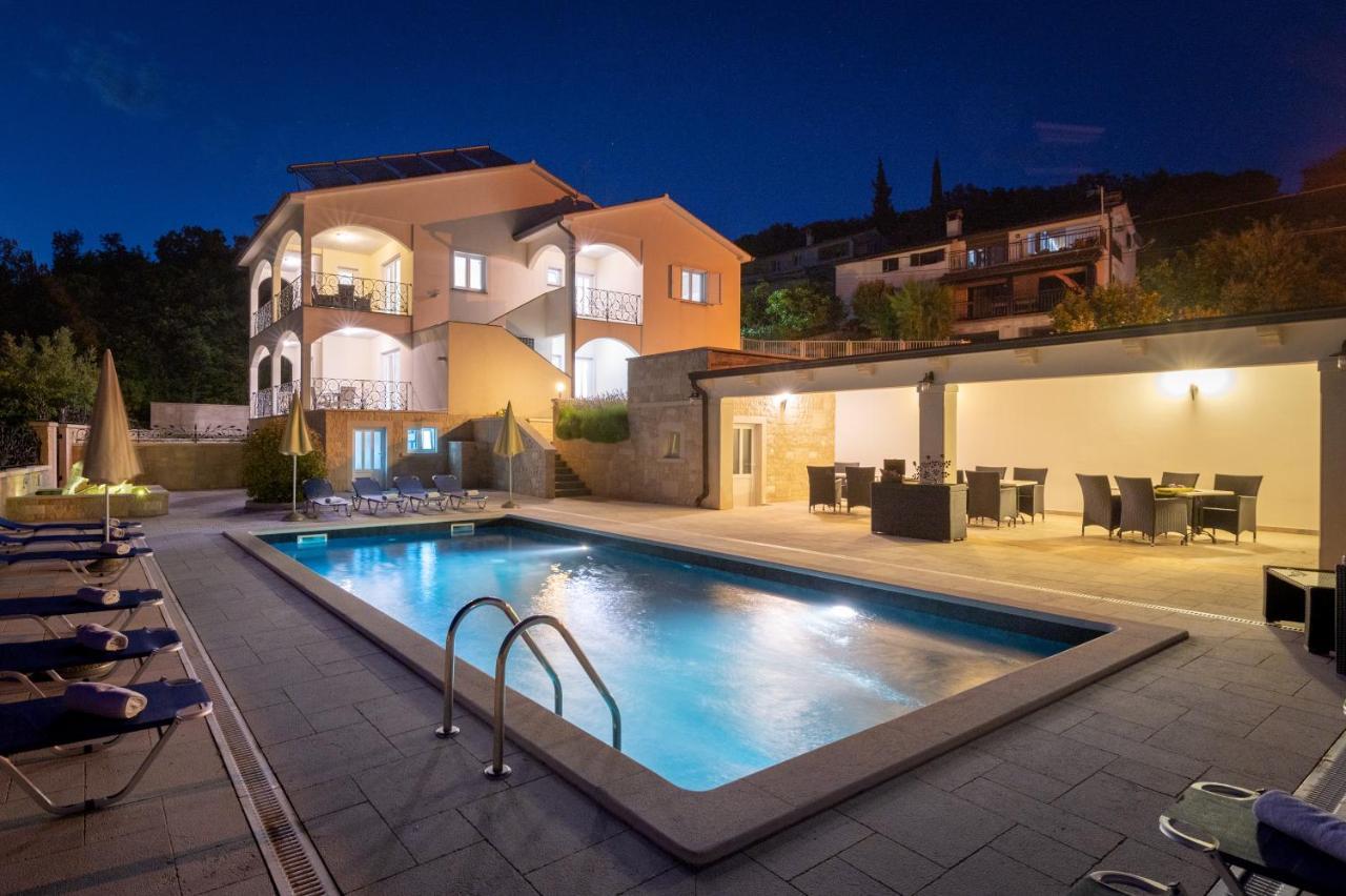 לאבין Villa Vires מראה חיצוני תמונה