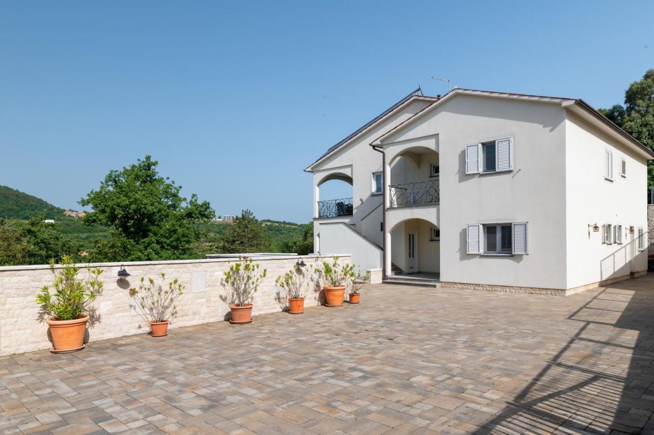 לאבין Villa Vires מראה חיצוני תמונה