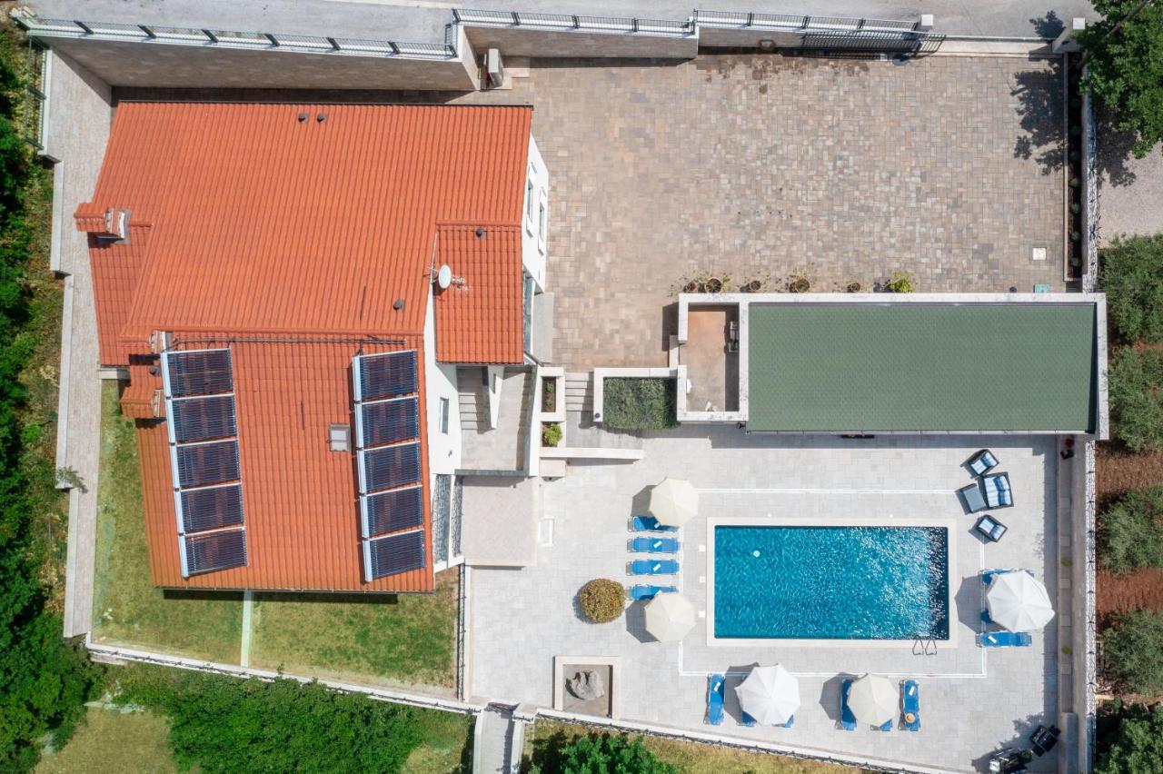 לאבין Villa Vires מראה חיצוני תמונה